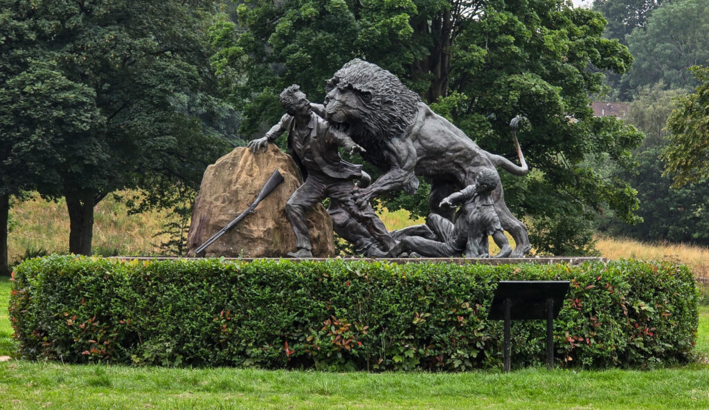 sculpture of lion attacking David Livingstone